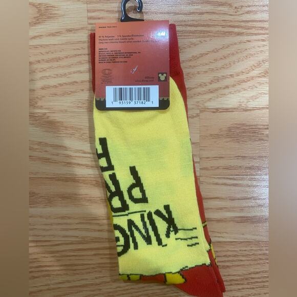 Disney Lion King Mufasa Red Crew Socks - Picture 6 of 6